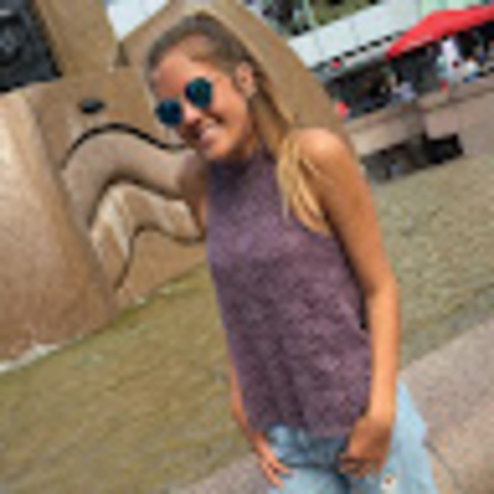 Meet your Posher, Chloe